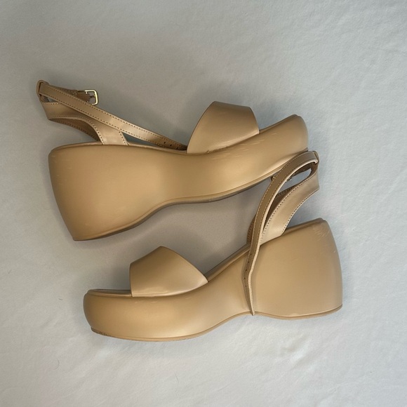 Women's Solid Color Wedge Sandals With Platform And Ankle Strap - Picture 6 of 8